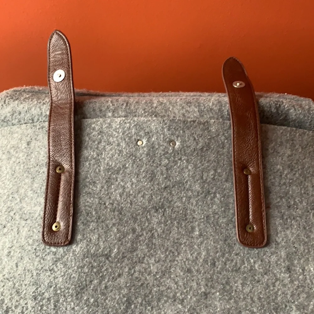 Ducti felted fabric Messenger bag / CARRYING CASE / computer bag with strap